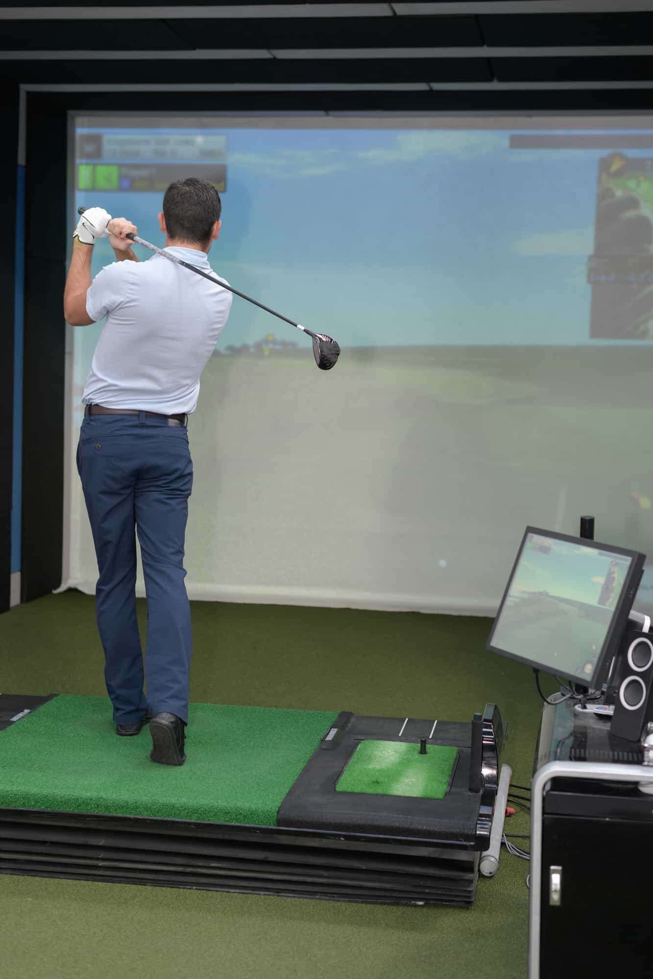 How Much Space Do You Need For A Golf Simulator? (Factors To Know)