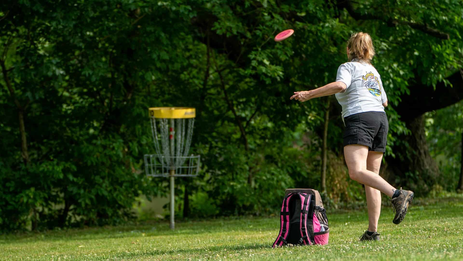 How Much Do Disc Golf Pros Make? (Earnings May Surprise You)
