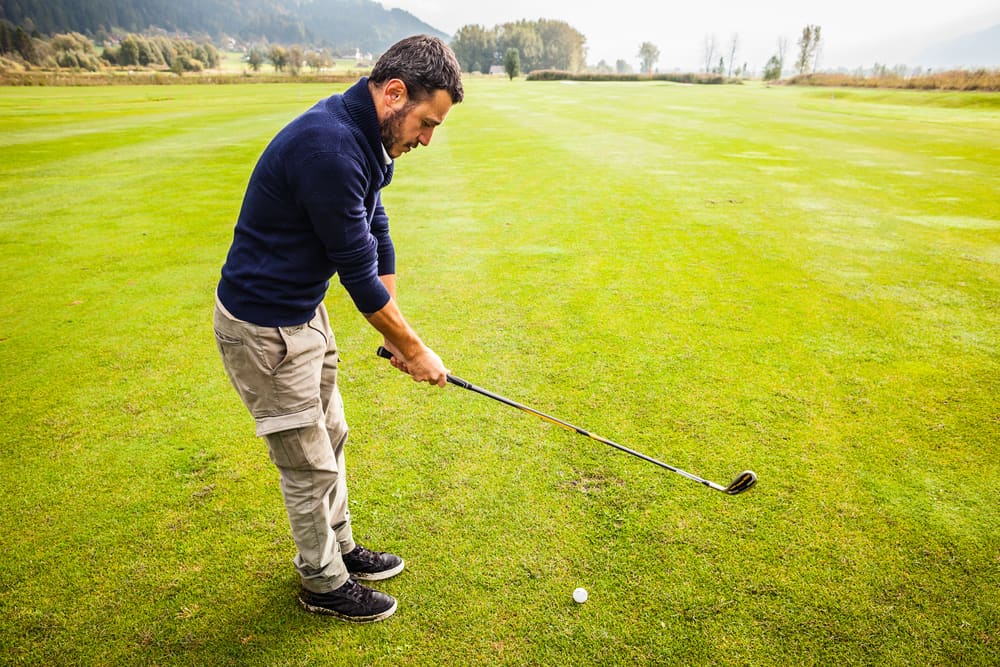 golf player narrow stance