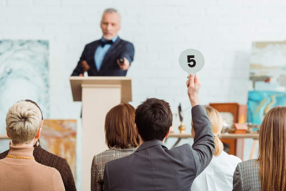 buyer showing auction paddle