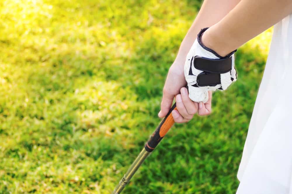 woman hand gripping golf club