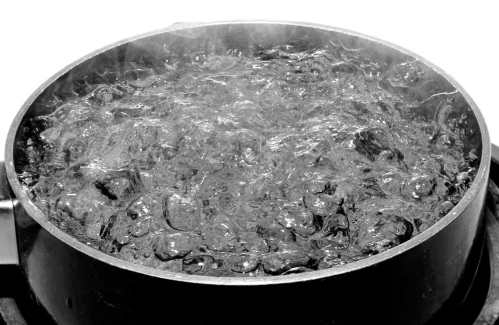 image of a pot of boiling water