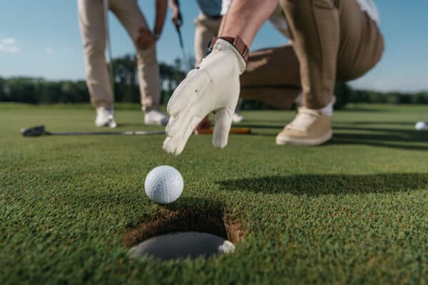 How Often Do Pro Golfers Change Balls Explained 