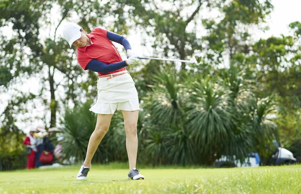 woman playing golf