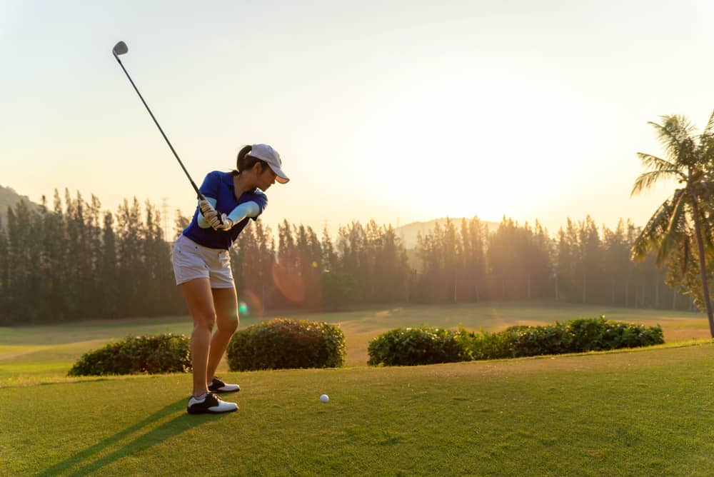 golf player doing golf swing